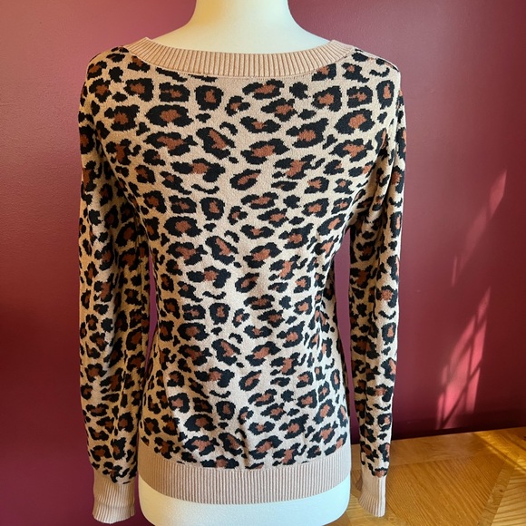 Express brown tan and black leopard print crew neck sweater sz S - Picture 3 of 5